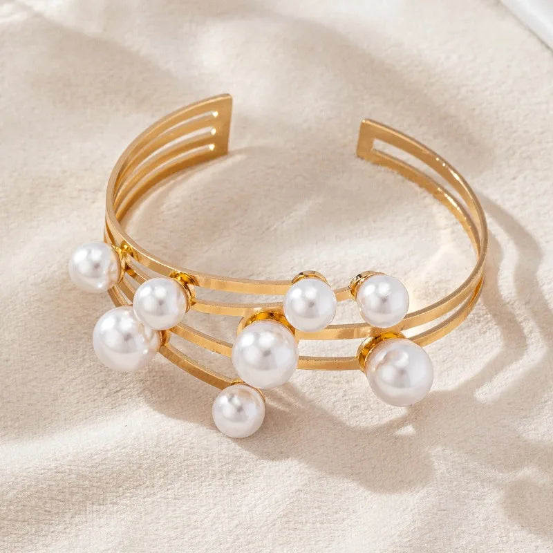 Pulsera Estilizada con Perlas Blancas