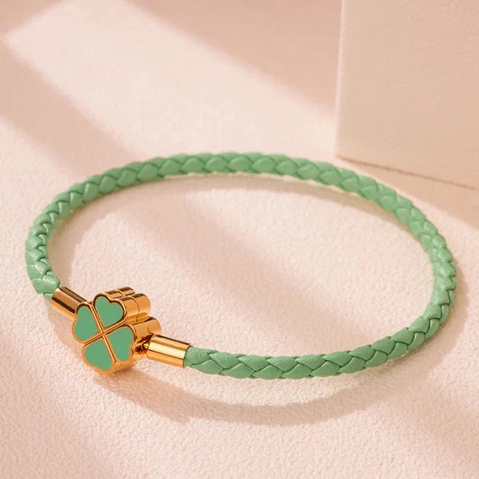 Pulsera Trenzada de Cuero con Trébol de 4 Hojas verde
