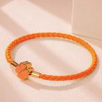 Pulsera Trenzada de Cuero con Trébol de 4 Hojas naranja