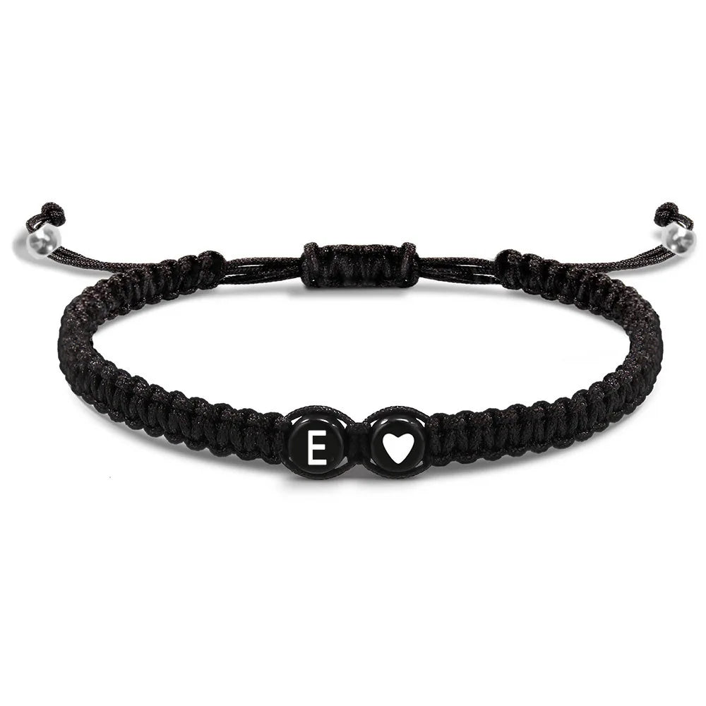 Brazalete trenzado inicial e