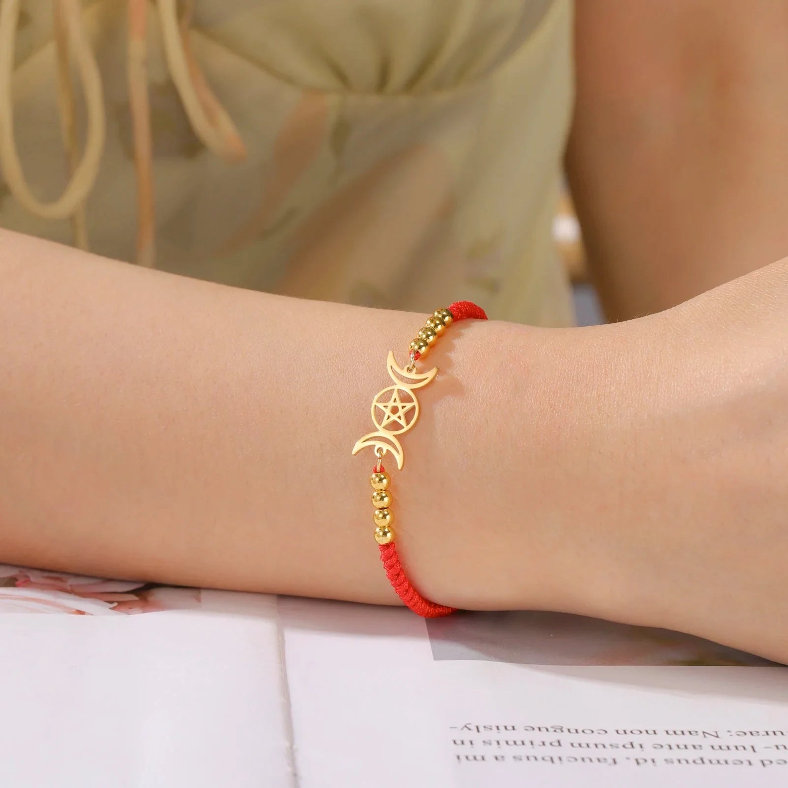 Pulsera Trenzada Triple Luna Brujería Pulsera Wicca roja