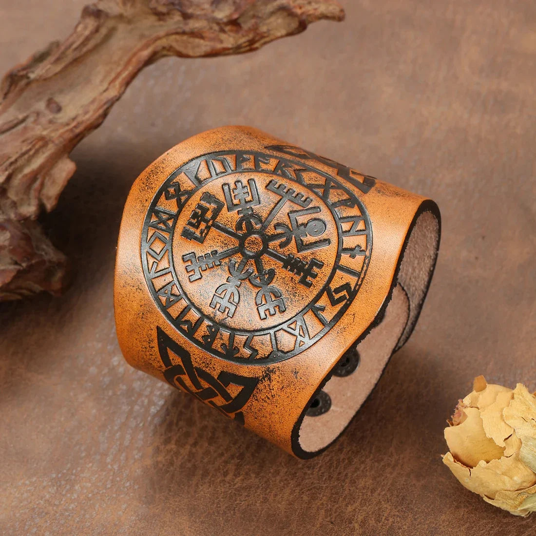 Pulsera Vikinga Vegvisir en cuero marrón