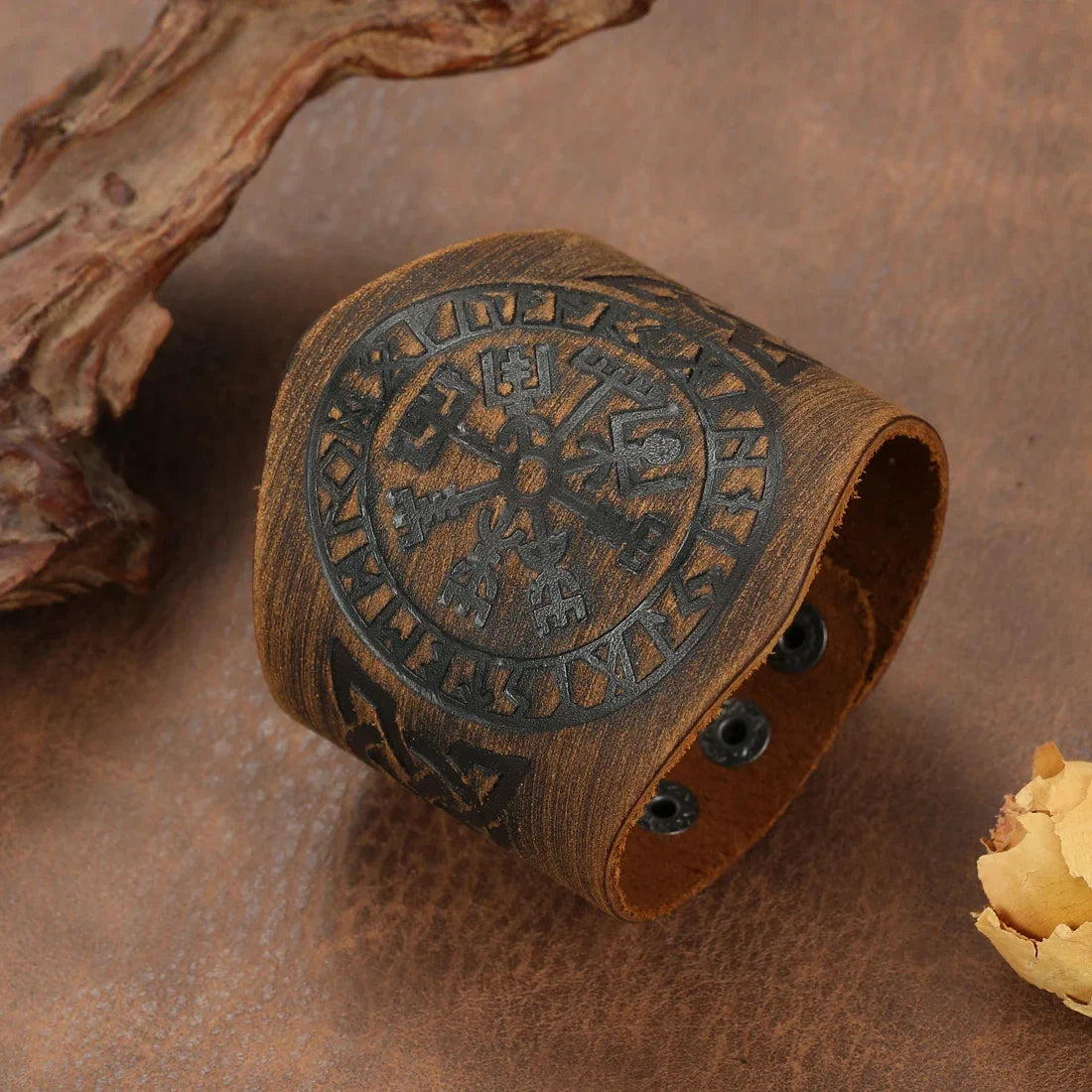 Pulsera Vikinga Vegvisir en cuero marrón oscuro