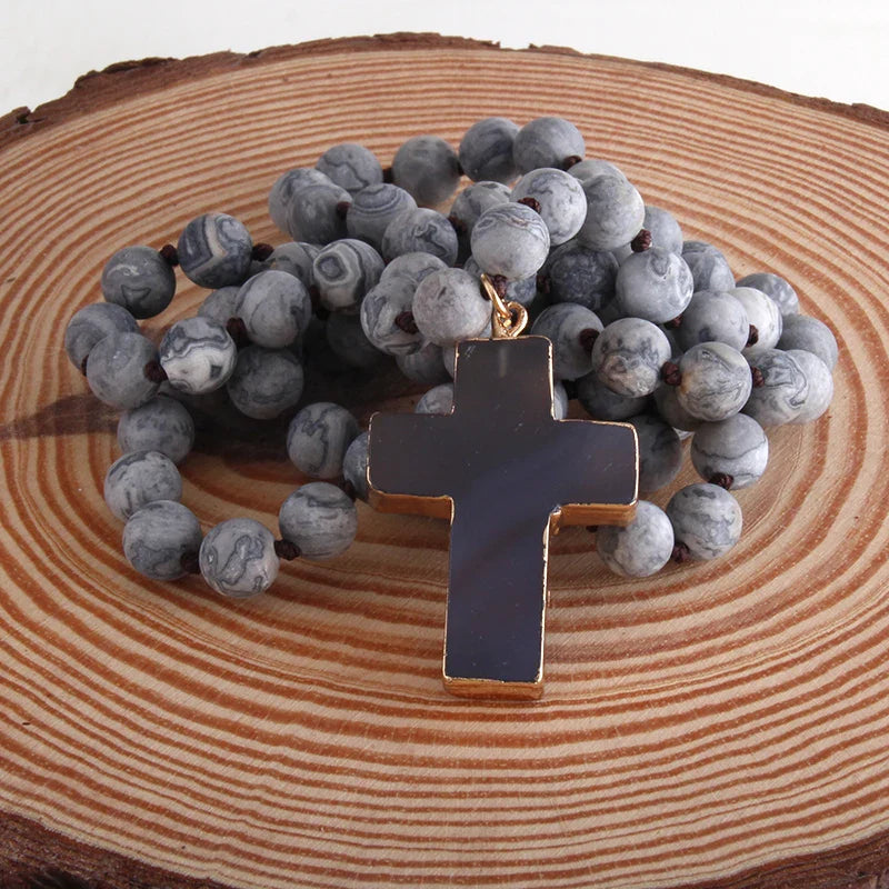 Collar con Cruz de Rosario y Colgante en Piedras Naturales gris