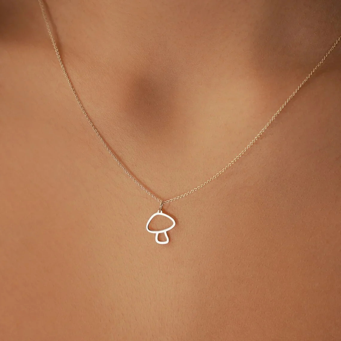 Collar con Colgante Fino de Champiñón en plata