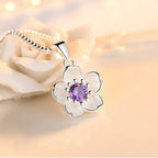 Collar con colgante de flor para mujer en color violeta