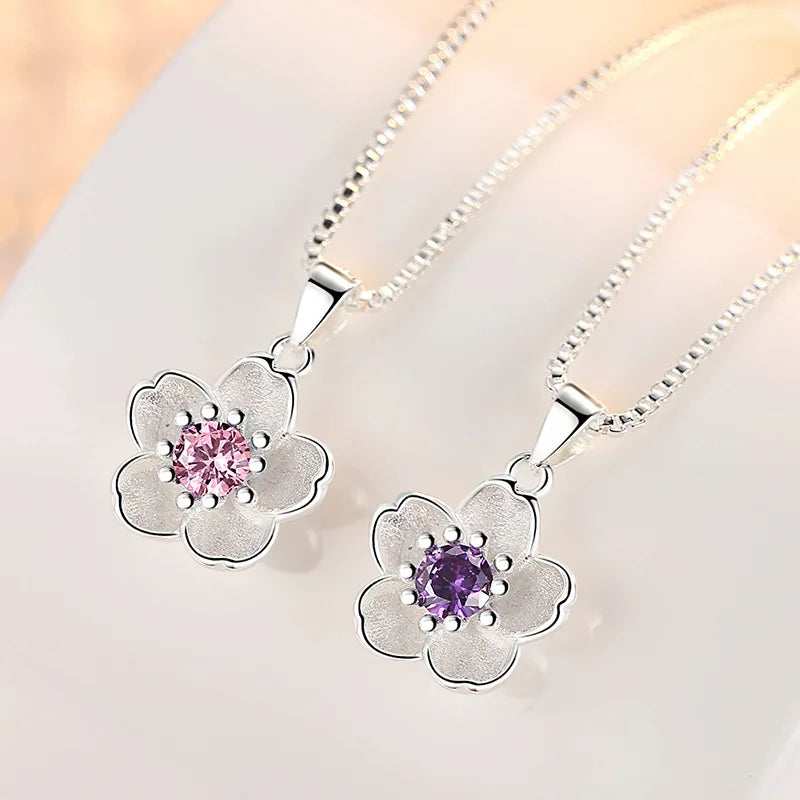 Collar con colgante de flor para mujer en color rosa
