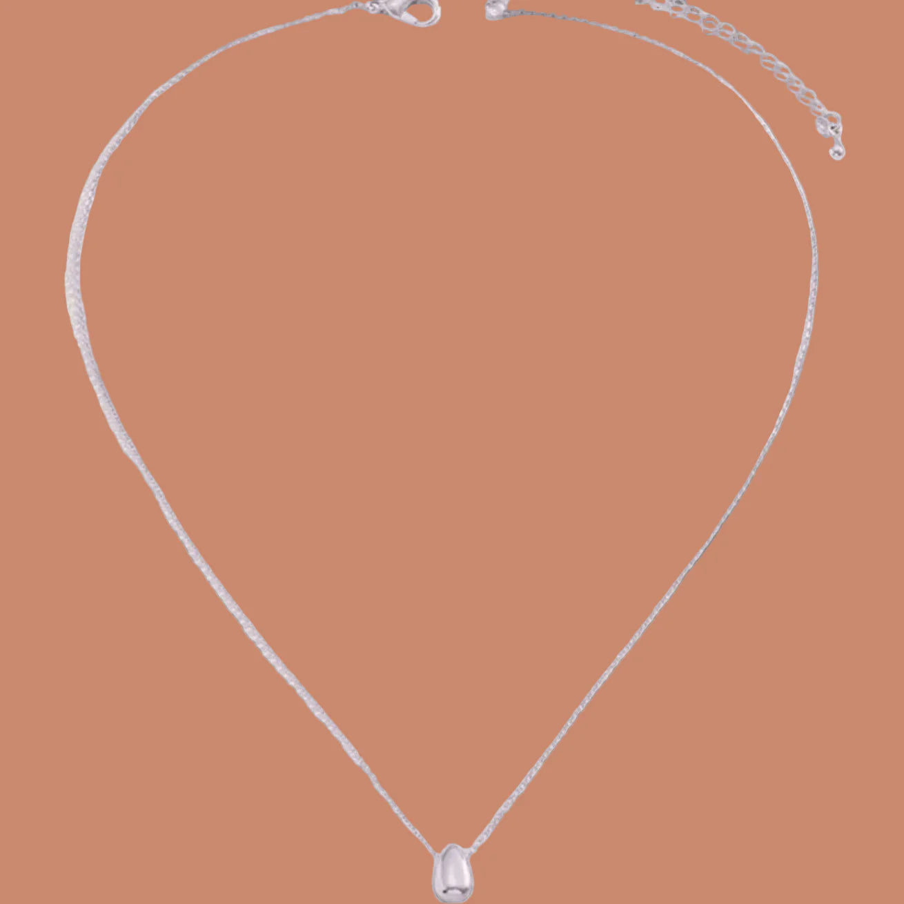 Collar con Colgante Fino en Forma de Gota de Agua plata