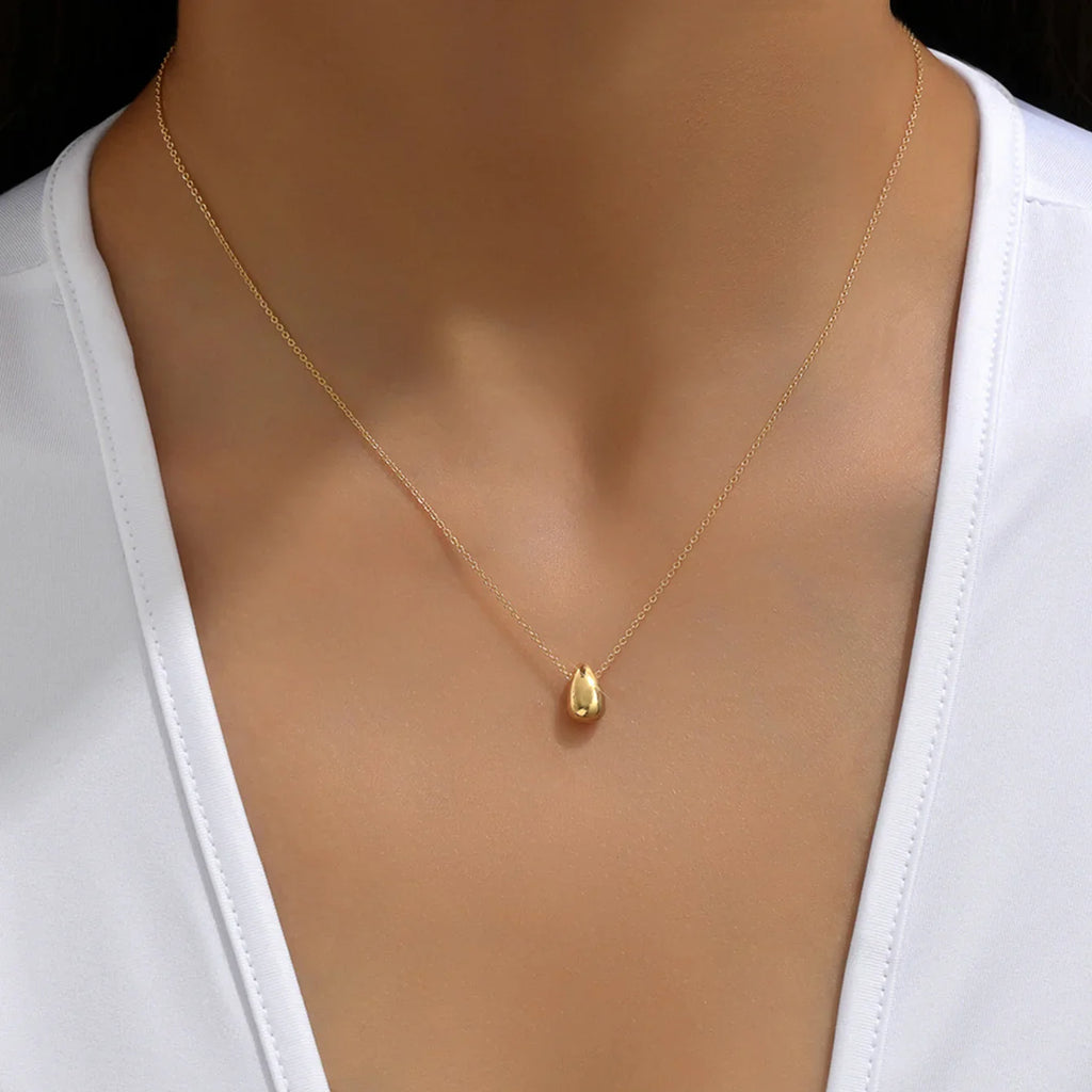 Collar con Colgante Fino en Forma de Gota de Agua oro