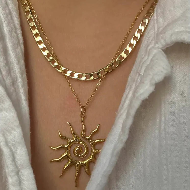 Collar con Gran Colgante de Sol