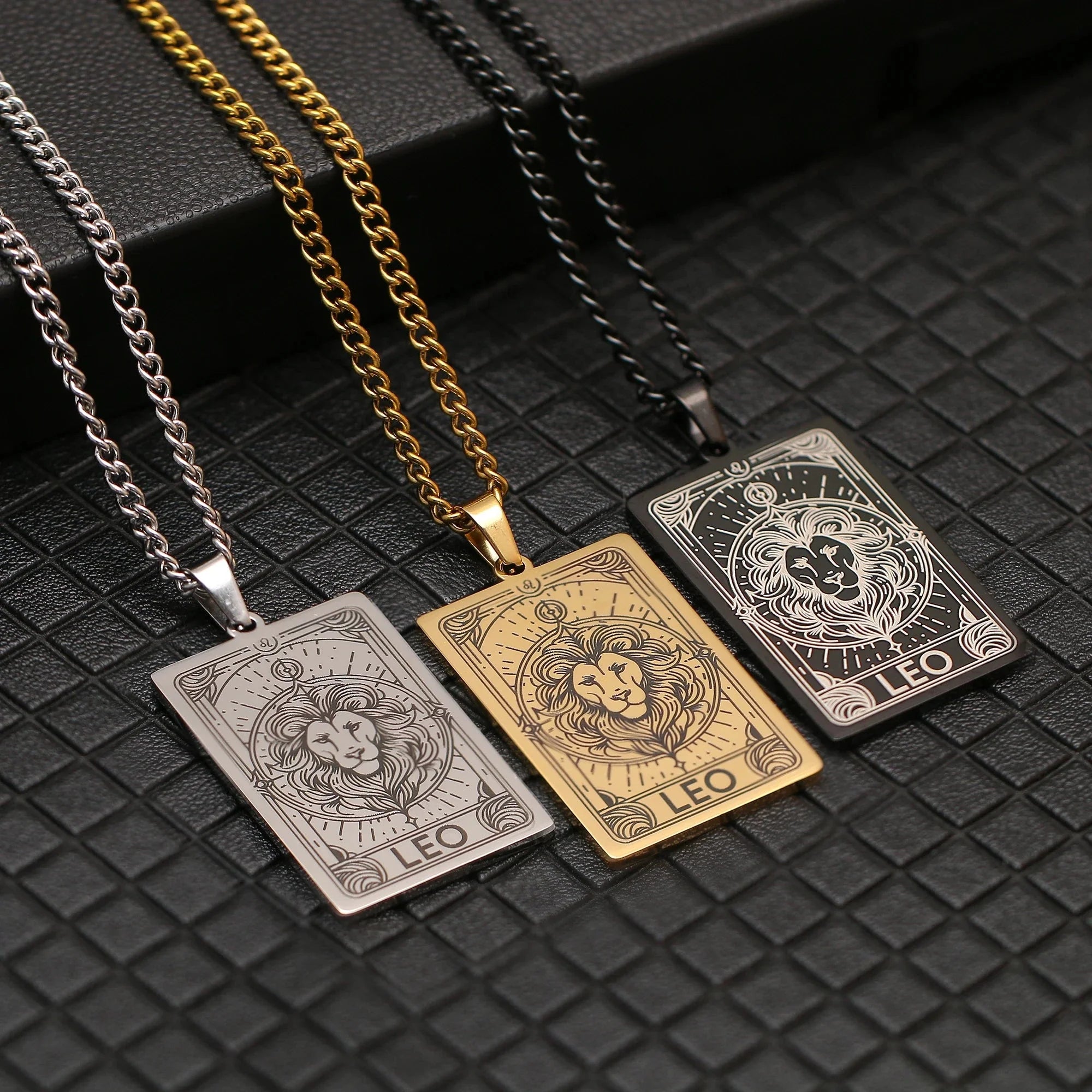 Collar con bonito colgante del signo zodiacal astrológico