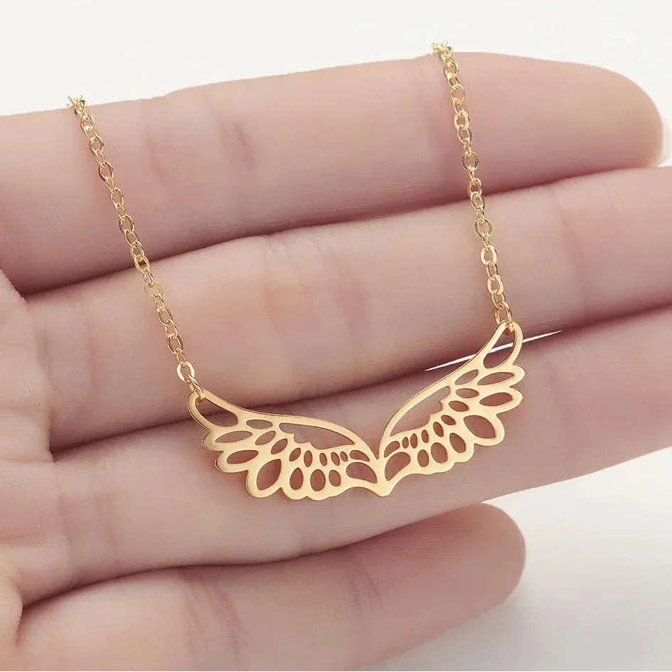 Collar con gran dije de alas de ángel oro rosa