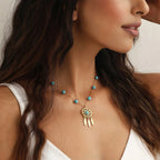Collar con colgante Atrapasueños y Perlas Turquesas