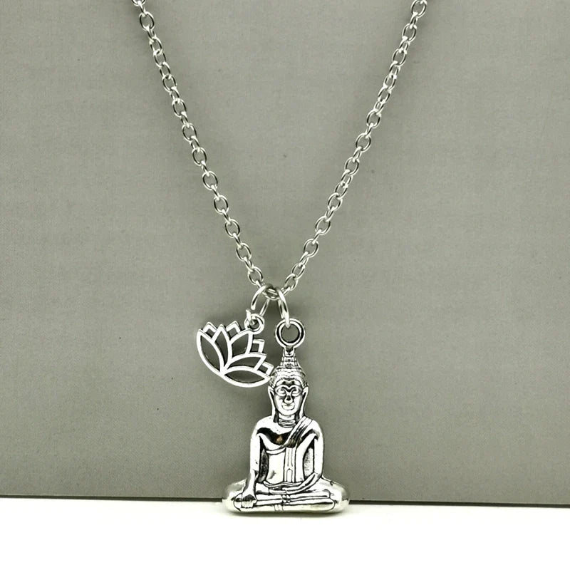Collar con Colgante de Buda y Flor de Loto