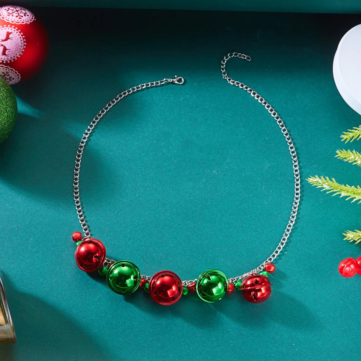 Collar con Colgante de Bolas de Navidad