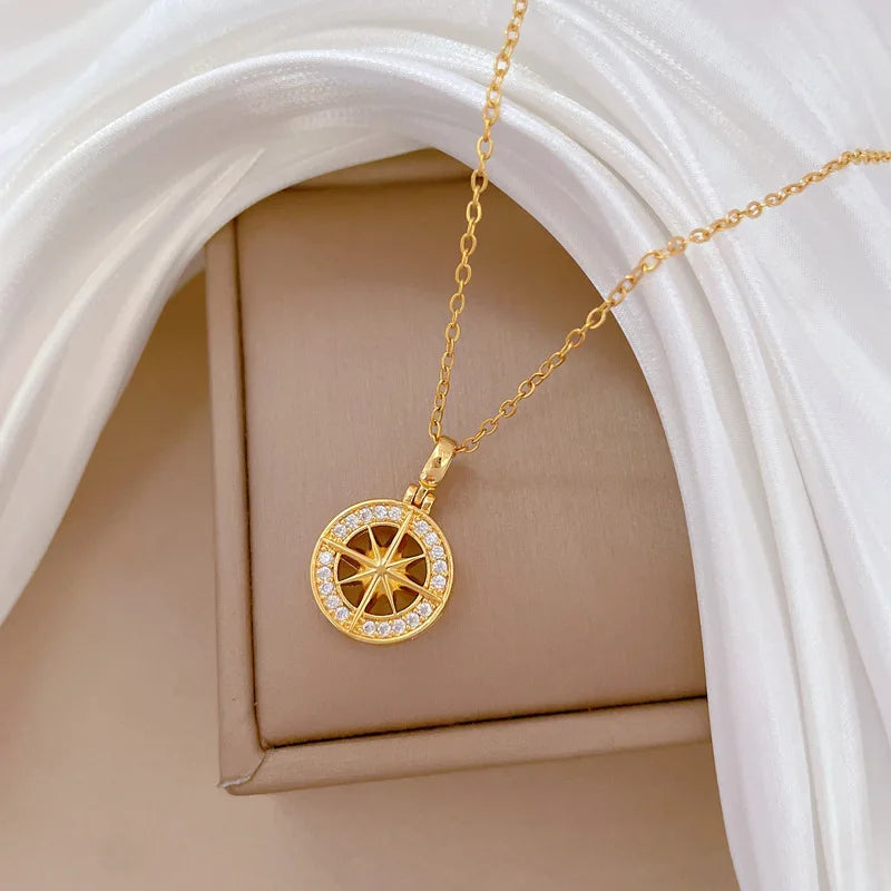 Collar con Colgante de Brújula con Circón Rosa de los Vientos