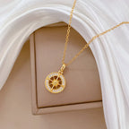 Collar con Colgante de Brújula con Circón Rosa de los Vientos