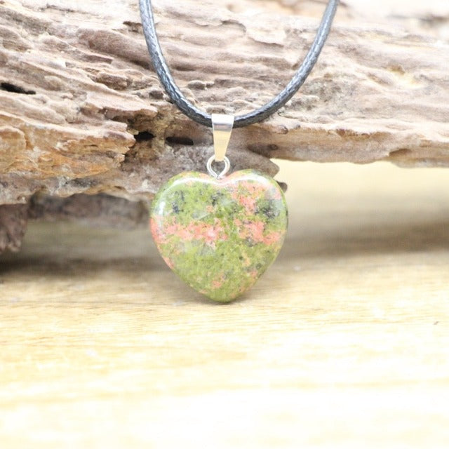 Collar con Colgante de Corazón en Piedra Ágata