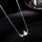Collar con Colgante de Paloma