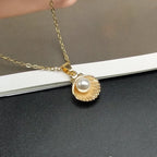 Collar con Colgante de Concha de Vieira y Perla oro