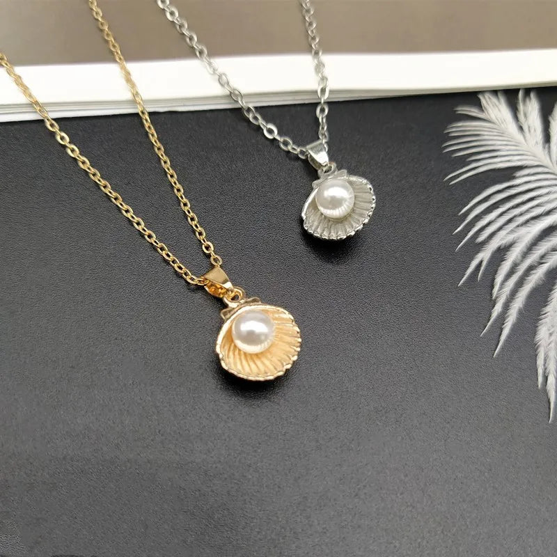 Collar con Colgante de Concha de Vieira y Perla oro