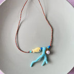 Collar con Colgante de Coral y Pez azul