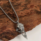 Collar con Colgante de Cuervo