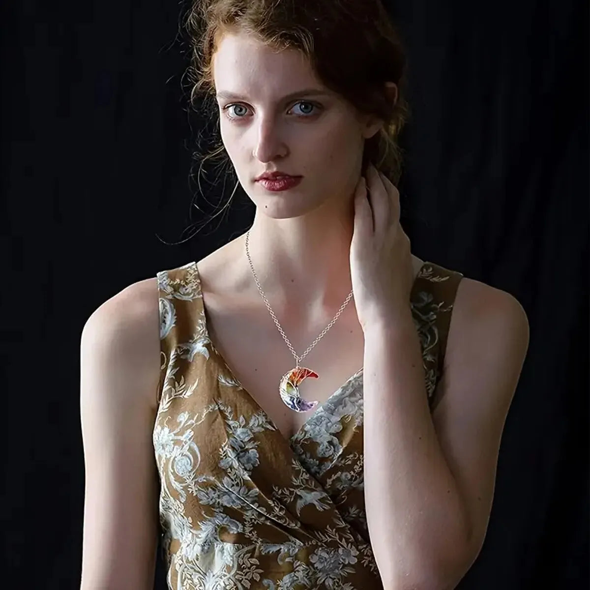 Collar con Colgante de Media Luna 7 Chakras