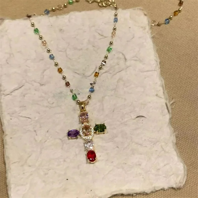 Collar con Colgante de Cruz en Circonio para Mujer