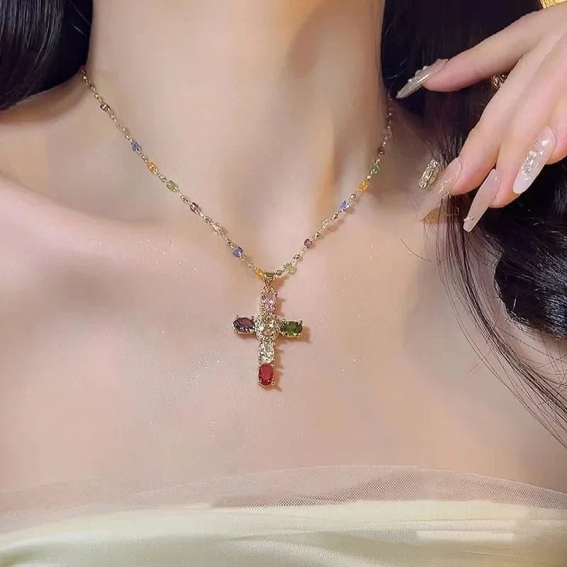 Collar con Colgante de Cruz en Circonio para Mujer