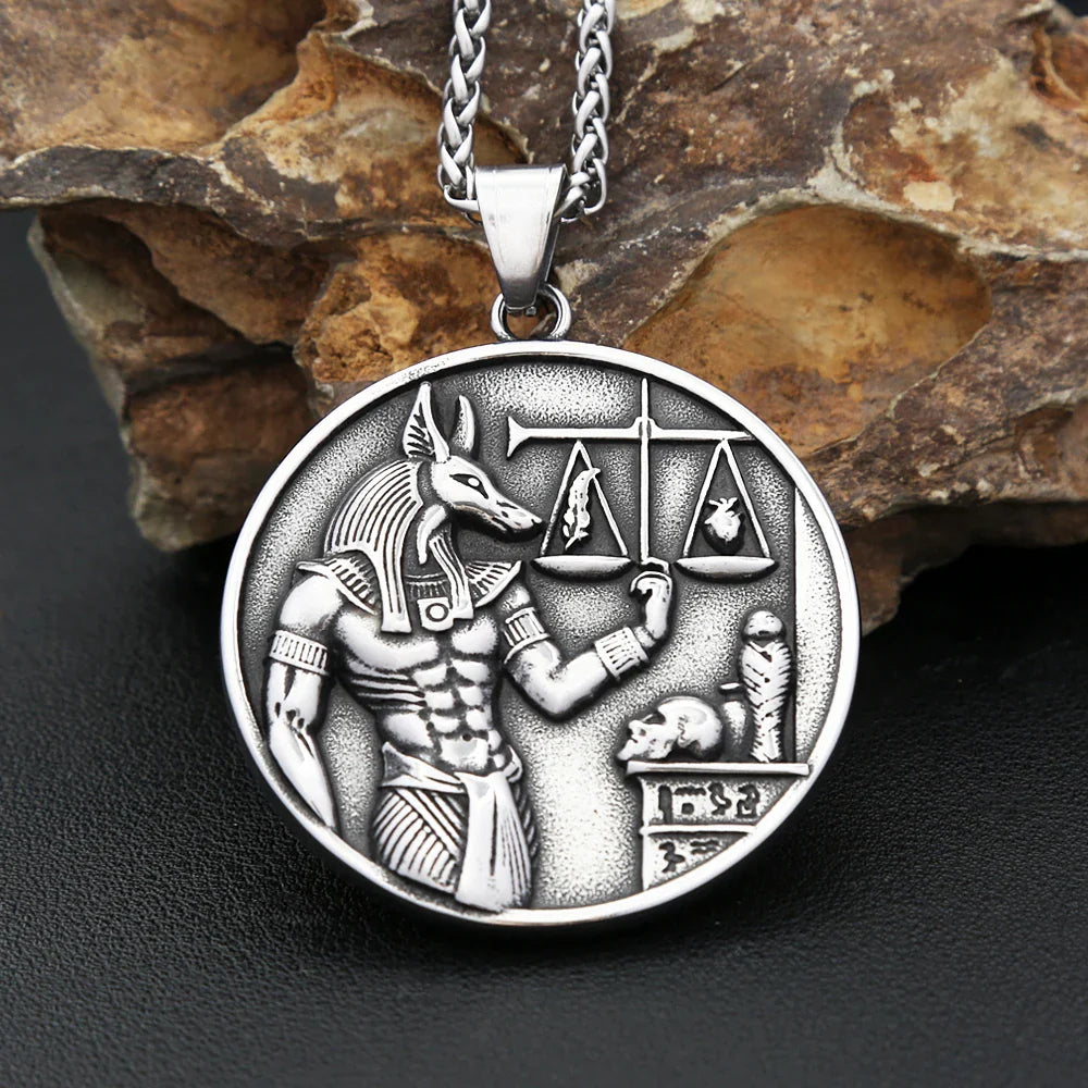 Collar con Colgante de Anubis