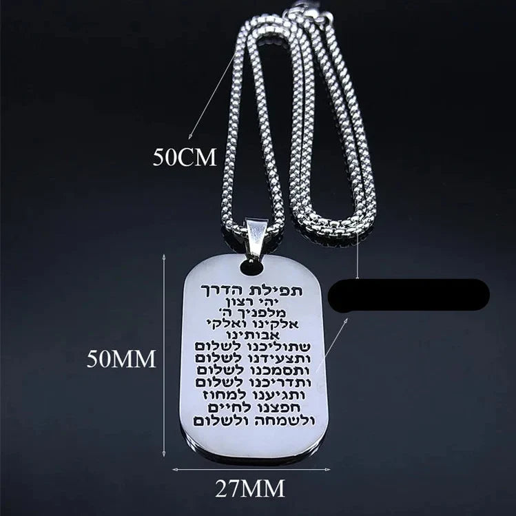 Collar con colgante de plegarias judías Mezuzá en letras hebreas
