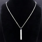 Collar con colgante de protección Mesuzá y letras hebreas judío plateado