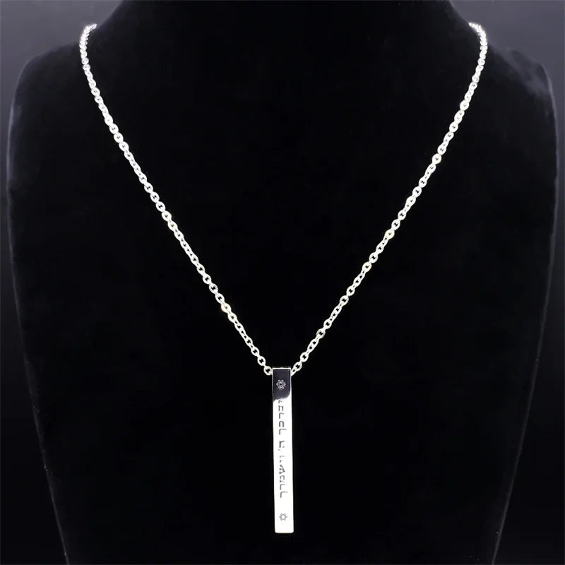 Collar con colgante de protección Mesuzá y letras hebreas judío plateado