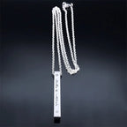Collar con colgante de protección Mesuzá y letras hebreas judío plateado