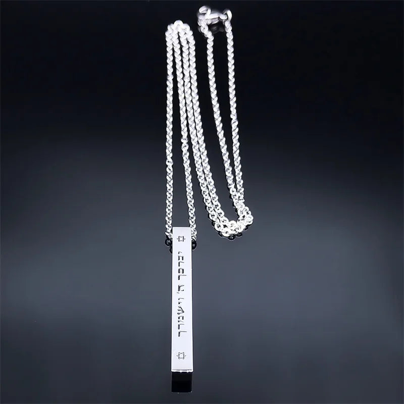 Collar con colgante de protección Mesuzá y letras hebreas judío plateado