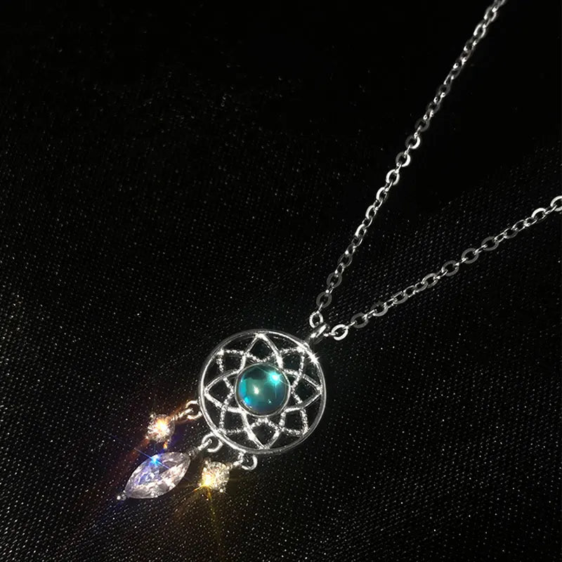 Collar con Colgante Elegante de Piedra de Luna