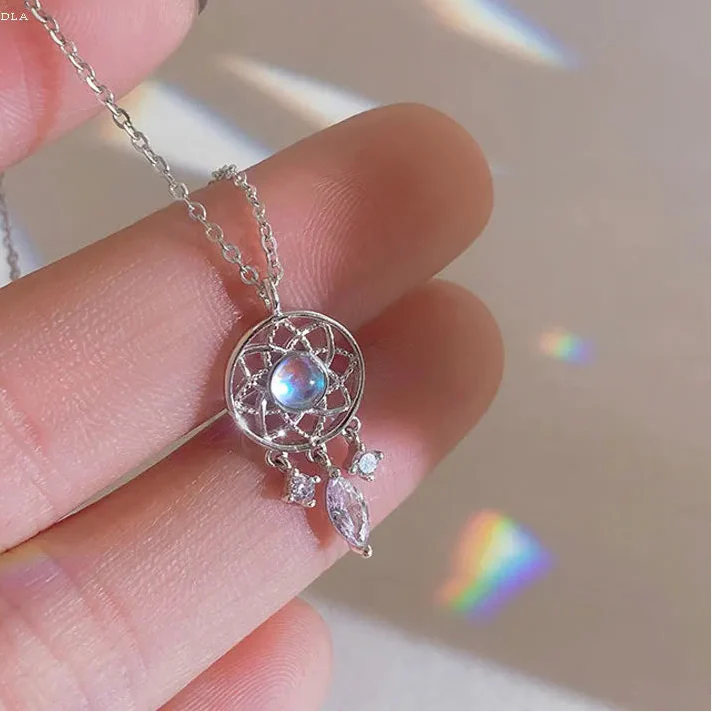 Collar con Colgante Elegante de Piedra de Luna