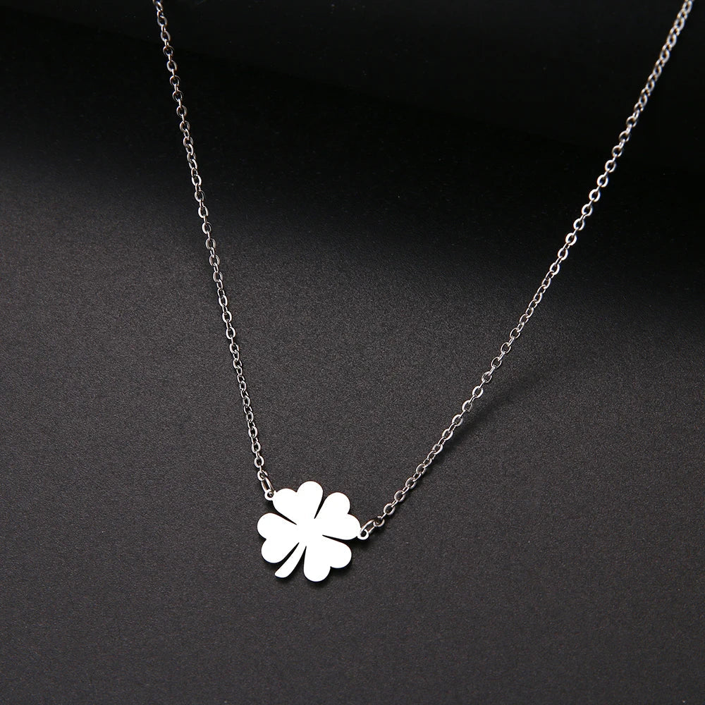 Collar con Colgante de Hoja de Trébol de la Suerte en plata