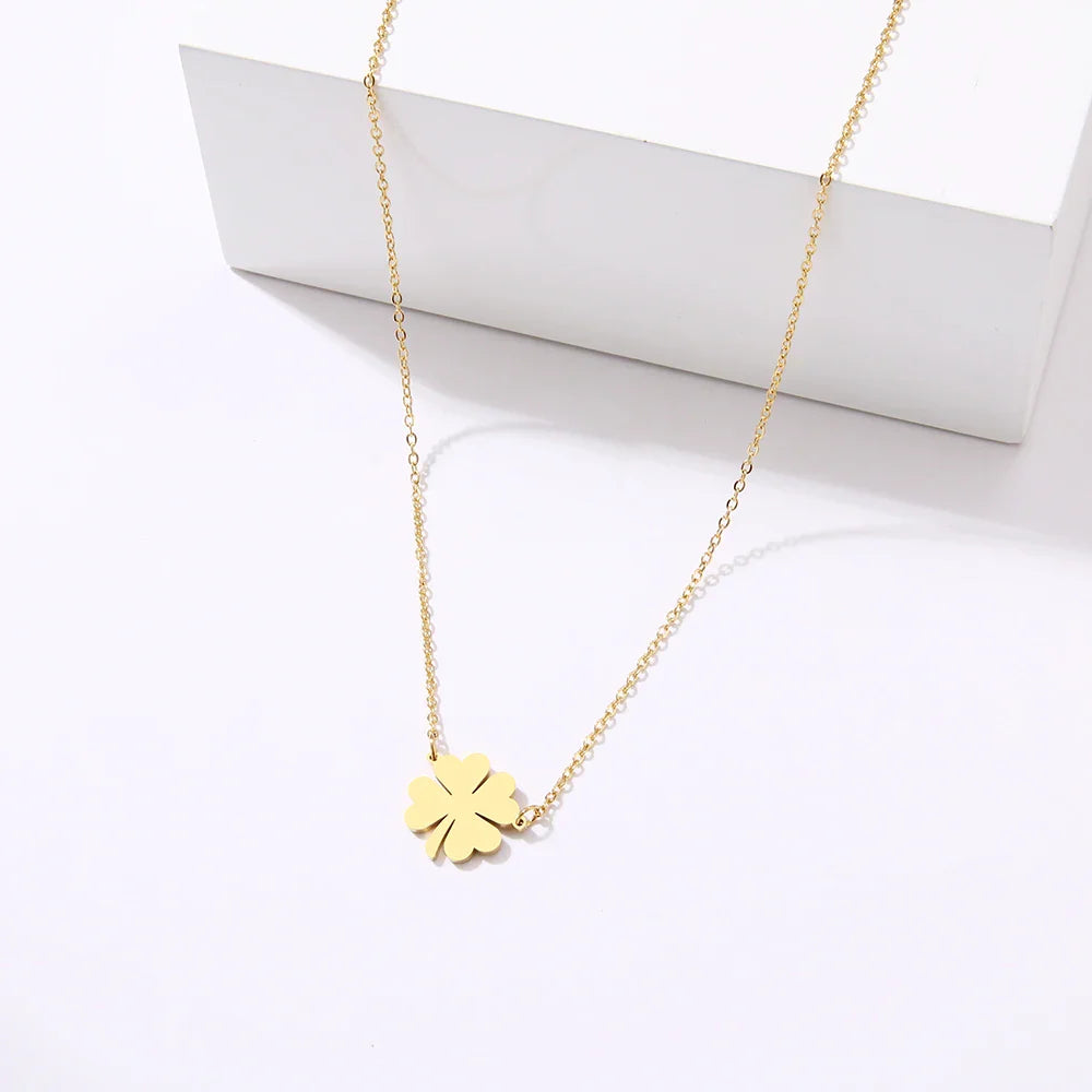 Collar con Colgante de Hoja de Trébol de la Suerte en oro