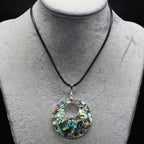 Collar de Cuero con Colgante de Nácar y Concha