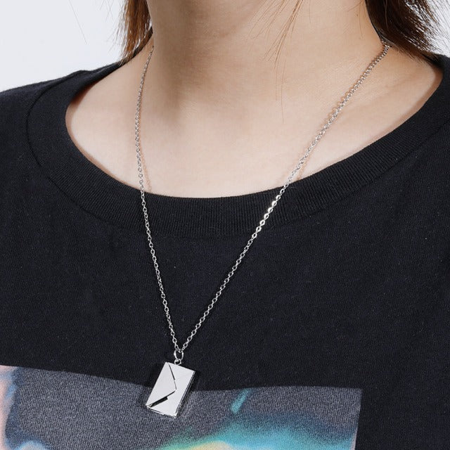 Collar con Colgante de Sobre de plata