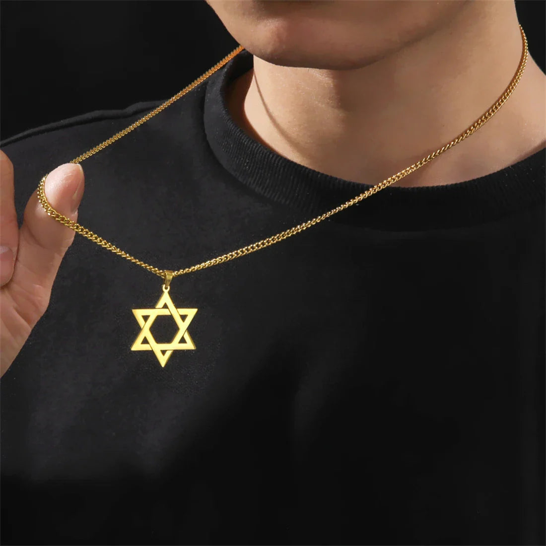 Collar con Colgante Estrella de David dorado