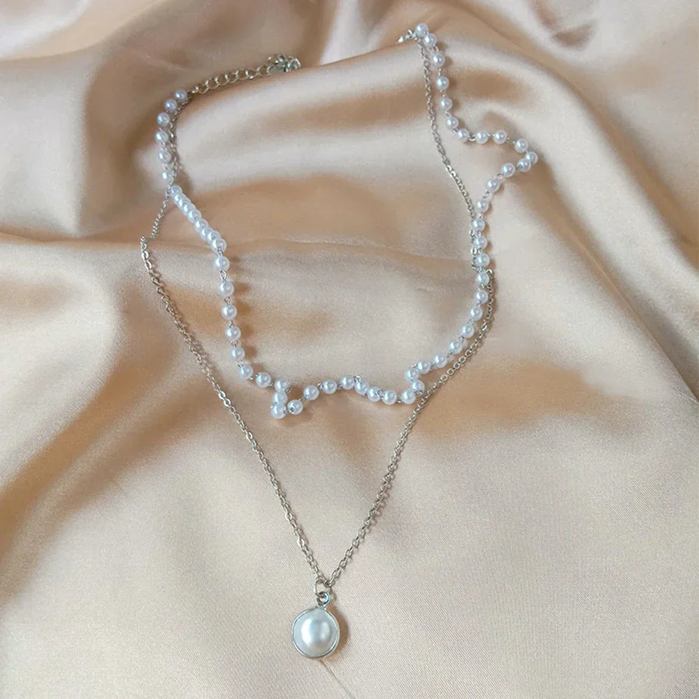 Collar con Colgante de Perlas Blancas en plata