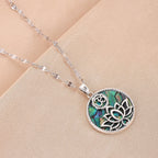 Collar con Colgante de Flor de Loto
