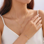 Collar con colgante de flor de tulipán en circonio violeta