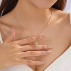 Collar con colgante de flor de tulipán en circonio verde