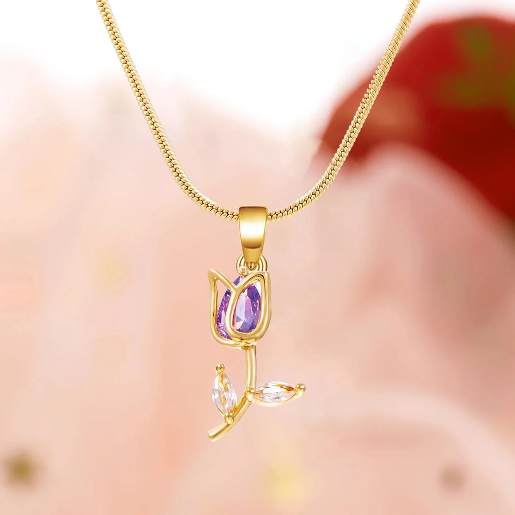 Collar con colgante de flor de tulipán en circonio violeta