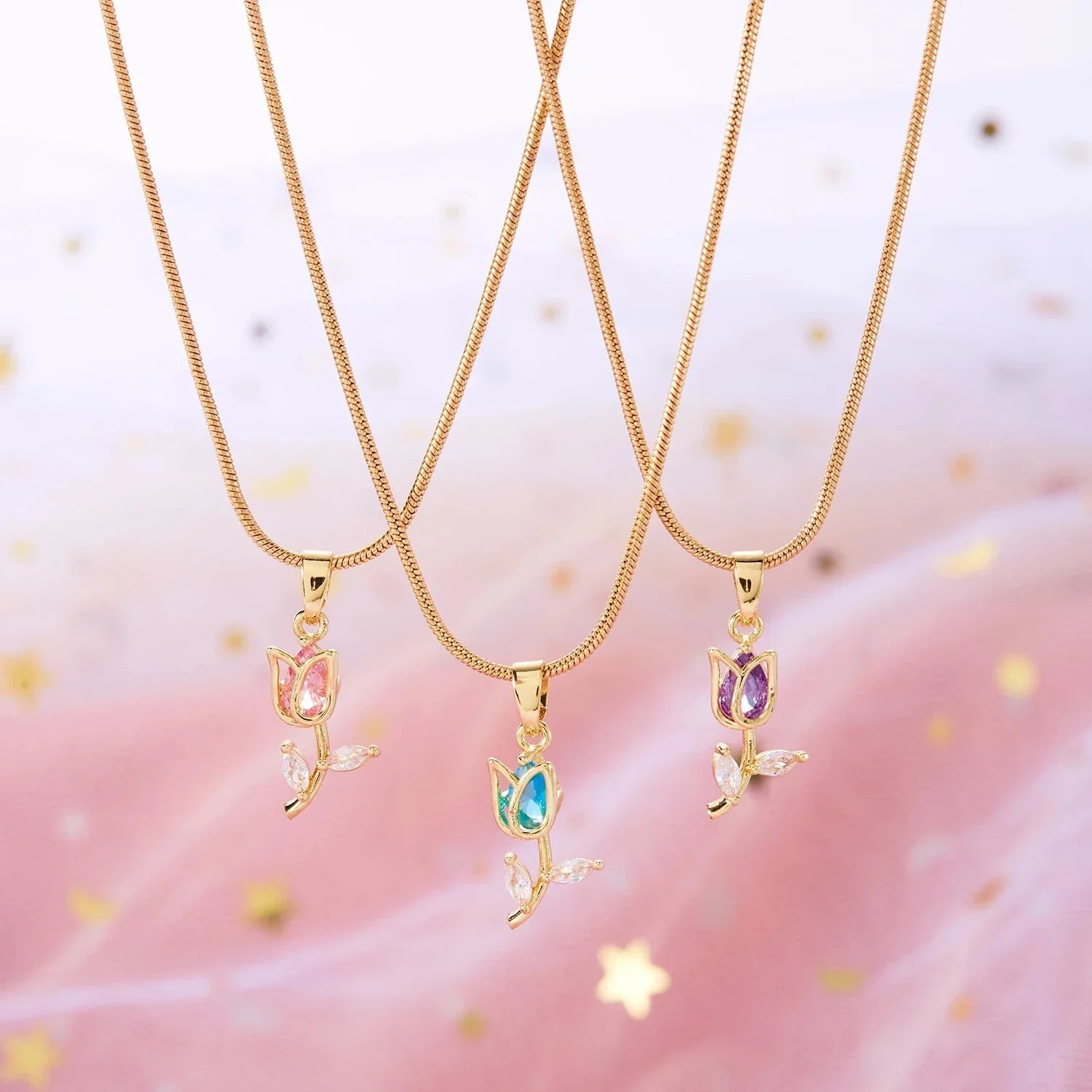 Collar con colgante de flor de tulipán en circonio verde