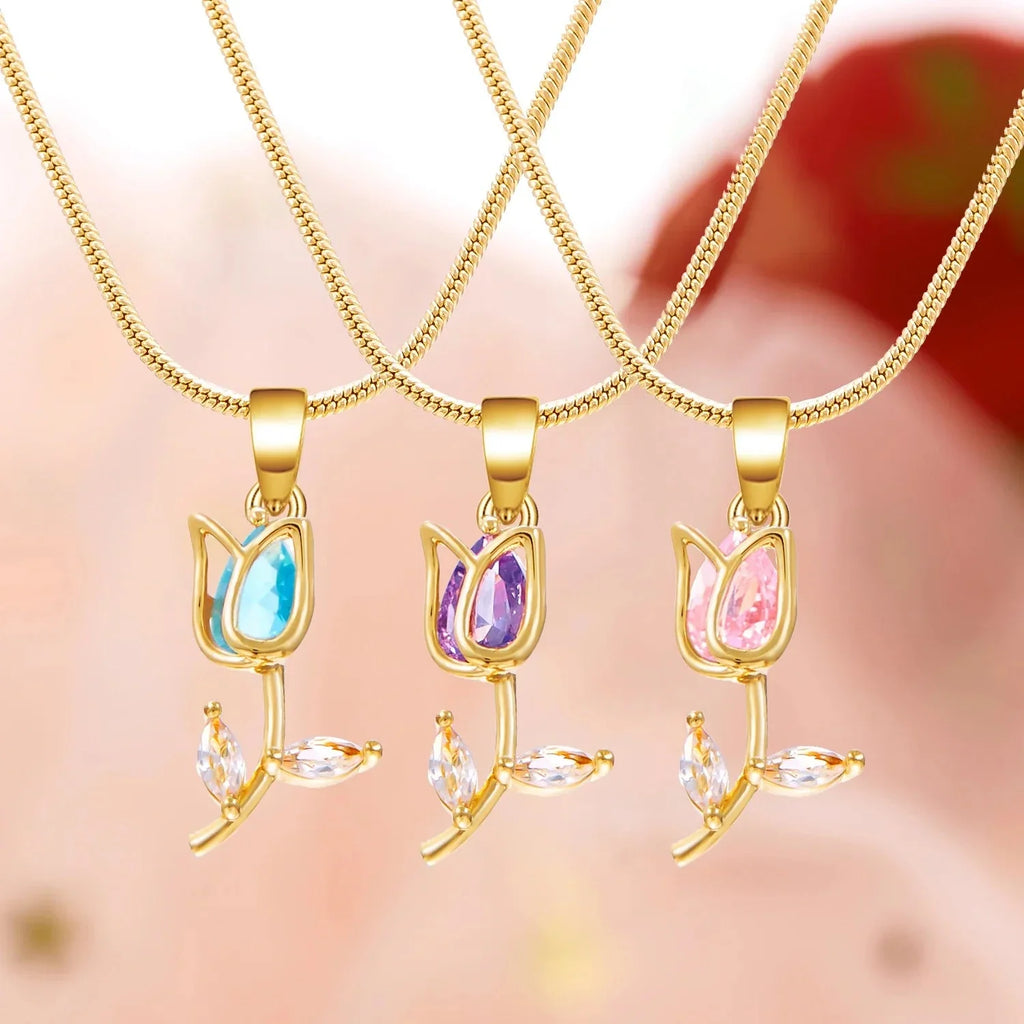 Collar con colgante de flor de tulipán en circonio violeta